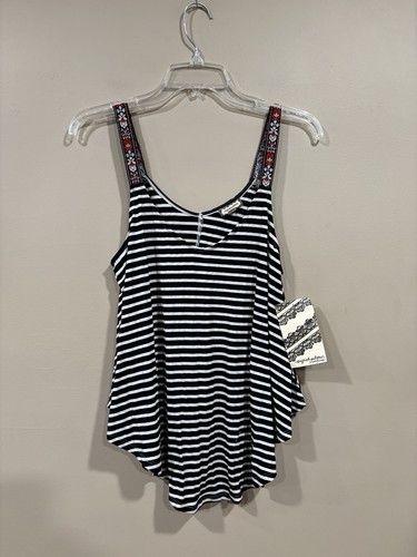 Eyeshadow Women's Sleeveless Tank Top Black & White Stripped Size M NWT