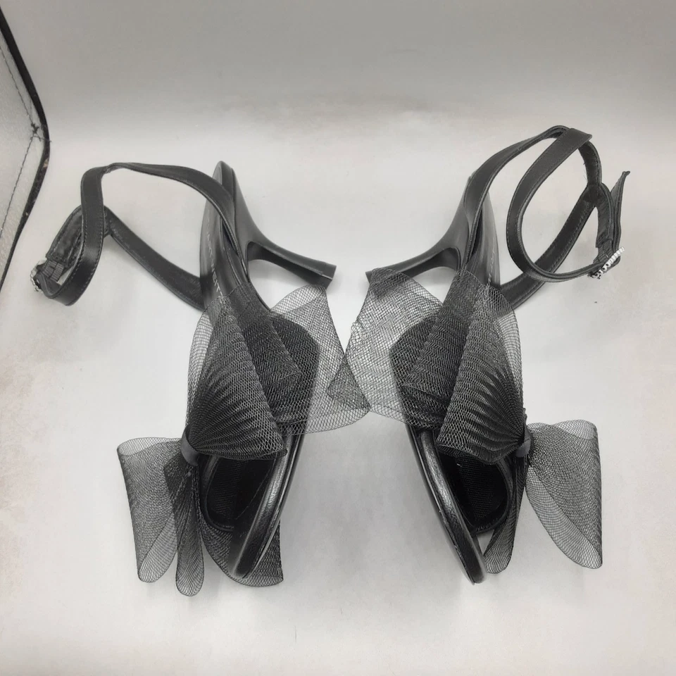 Sandalias para mujer Stuart Weitzman Blushing Bow 75 7B negras Foto 3 de 4