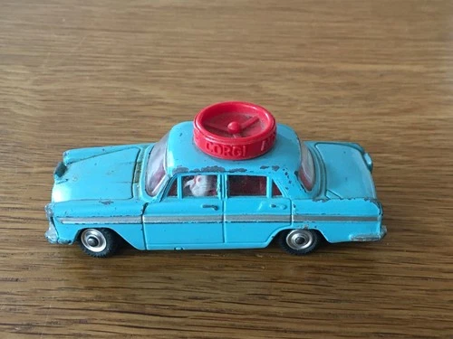 VINTAGE CORGI AUSTIN A60 DRIVING SCHOOL LEARNER DIE CAST CAR - WORKING STEERING