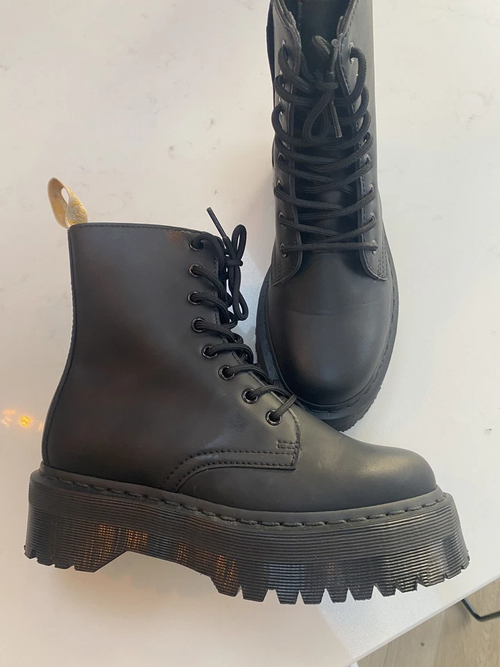 Dr Martens Jadon, photo 1 of 5