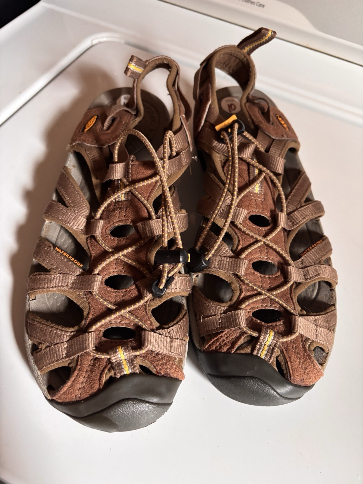 Sandali Keen punta chiusa con lacci elastici marroni escursionismo acqua