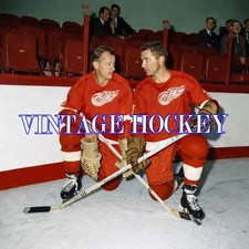 1960S DETROIT RED WINGS GORDIE HOWE  ANDY BATHGATE 8 X 10 NHL HOCKEY PHOTO
