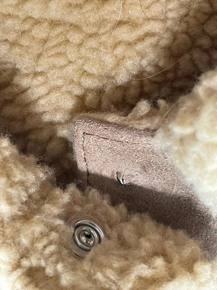 Vintage Levis Suede Sherpa Trucker Jacket Women’s Juniors Medium Tan Back Strap - Image 4 of 4