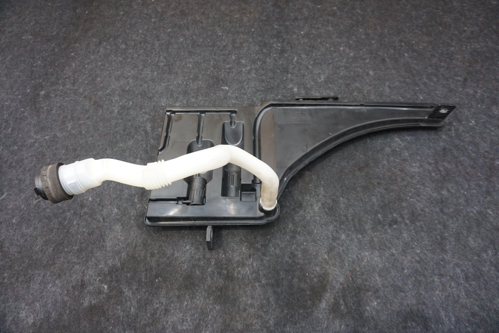 Windshield Washer Reservoir Tank OEM 670105311 Maserati Ghibli M157 2014-17+