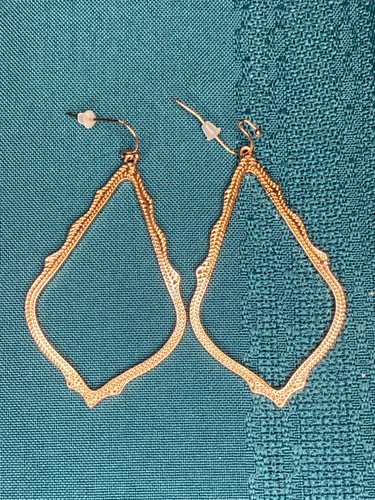 Kendra Scott Set Rose Gold Kelsey Necklace, Eloise Ann Bracelet, Sophee Earrings - Picture 7 of 22