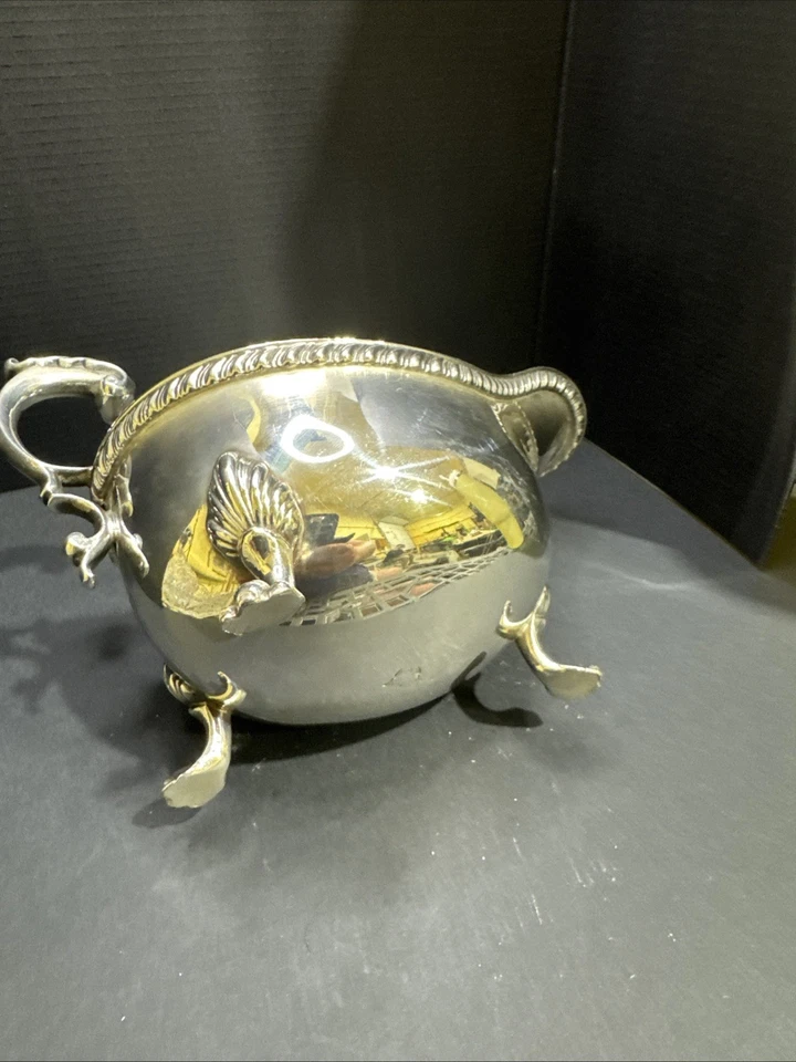 Barco de salsa/salsa plateado estilo georgiano de colección (borde Gadrooned, patas) Foto 3 de 4