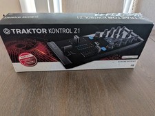 Native Instruments Traktor Kontrol Z1 Interfaccia di Mixaggio DJ - Nero