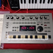 Roland MC-303 Groovebox  Keyboard   MINT / Xtras  