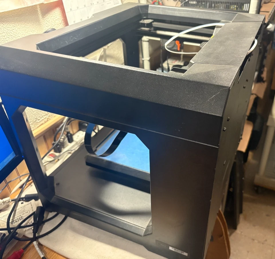 MAKERBOT Replicator Desktop 3D Printer w/ Smart Extruder+ Magnetic Print Head - Image 2 of 4