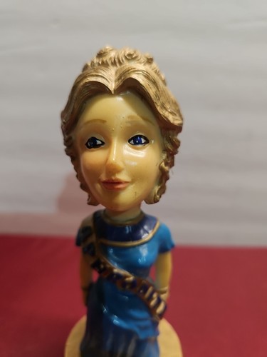 Ceasars Indian Casino Bobblehead Pre-owned - Picture 3 of 9