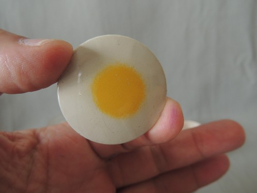 3 Rare decorative buttons bakelite collection bacon and eggs - Picture 8 of 13