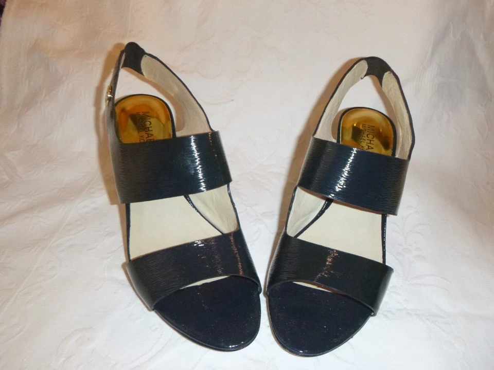 MK Michael Kors Negro Patrón Charol Cuero LOGO MK Sandalia Tacones Talla 7.5M Foto 2 de 4