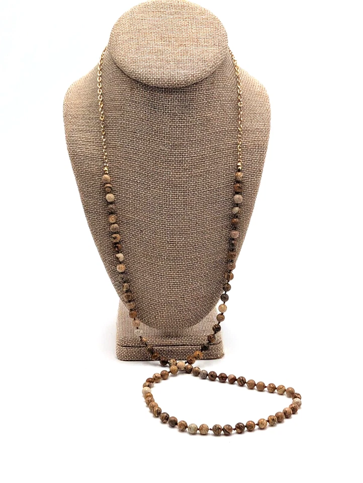 Delicado collar de cuentas anudadas a mano de piedra pequeña de 36" con aretes y pulsera de concha Foto 4 de 4