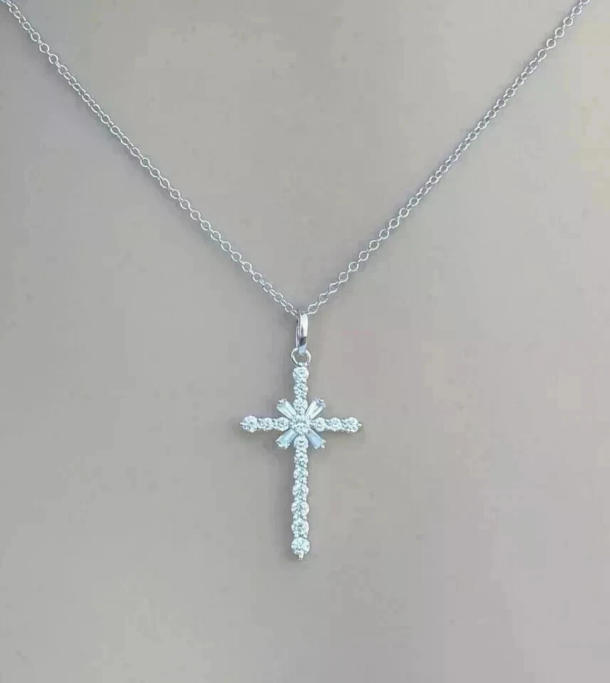 Colgante Cruz Mujer Moissanita Blanca Corte Redondo 2Ct Chapado en Oro Blanco 14k Foto 2 de 4