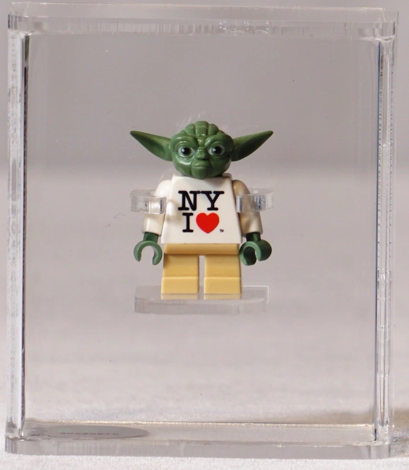 LEGO Star Wars Minifugre 2013 - Yoda (NY I Heart) exclusivo de TRU Times Square Foto 3 de 4