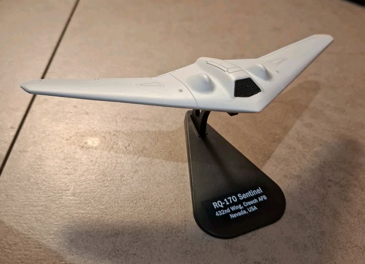 Italeri Dreamwings RQ-170 Sentinel, 1/100 diecast