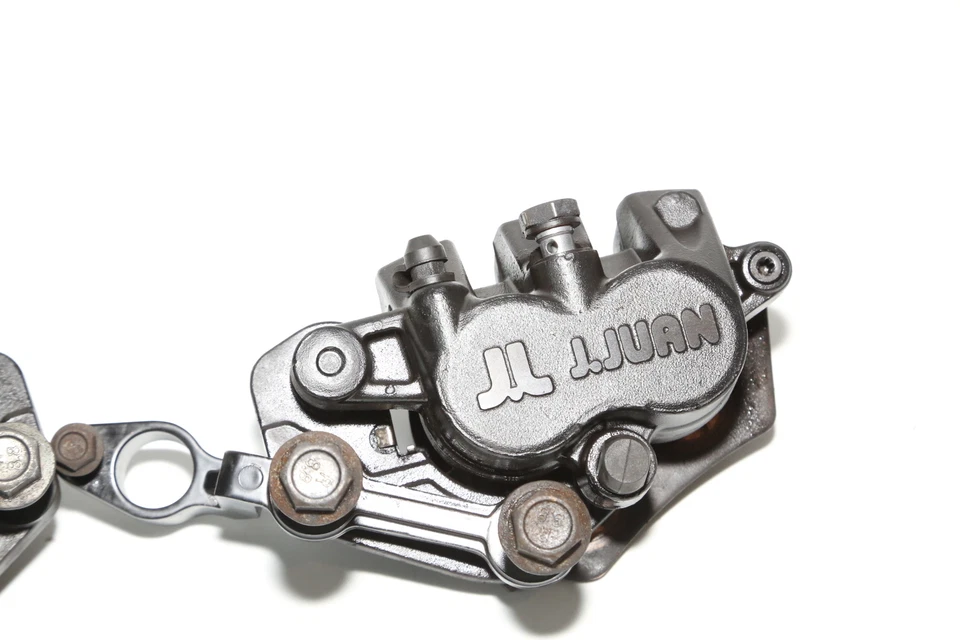 Juego de pinzas de freno delanteras 22-23 Cf-moto Cf650 Adventura par de pinzas OEM Foto 3 de 4