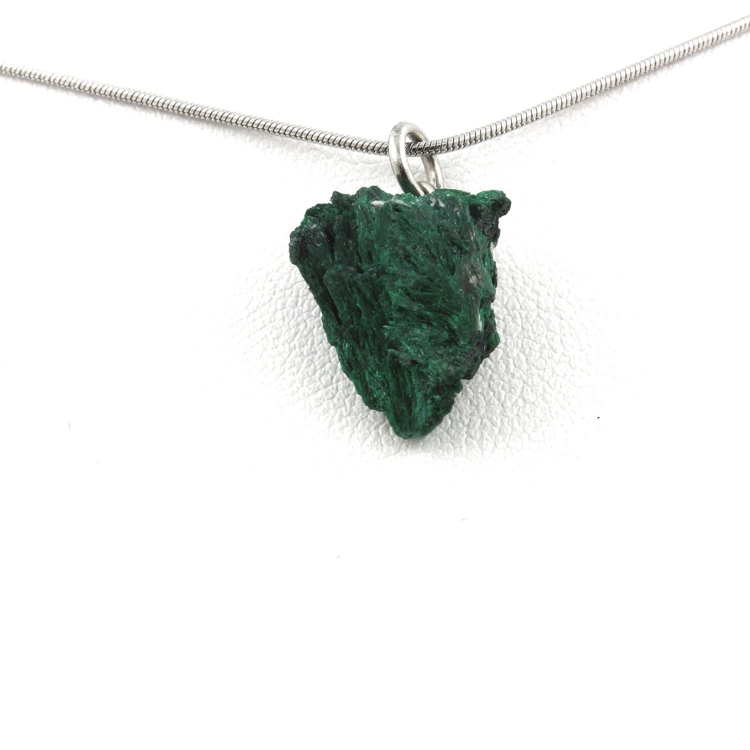 Collier malachite brute naturelle de 12.87 ct issu de la mine Kipushi