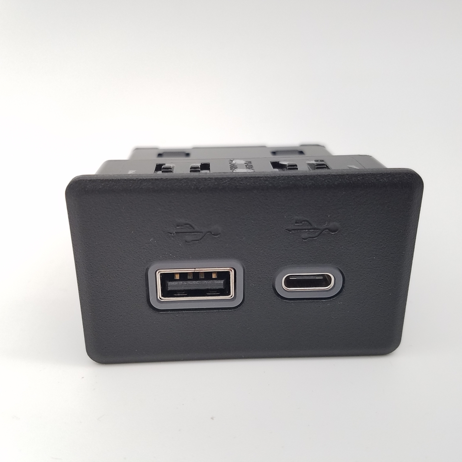 GM USB and USB-C Ports Receptacle Black 13529873 2019-2022 GMC 