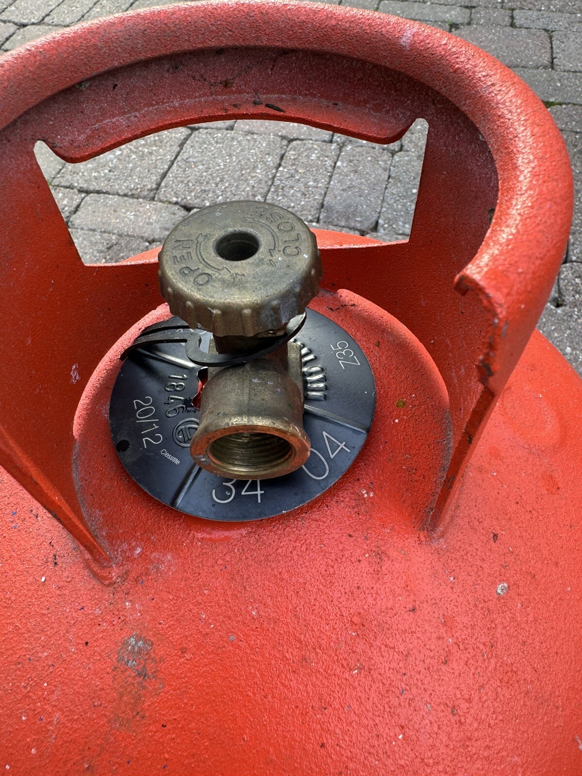 WEBER GAS BBQ BARBECUE GRILL WHEELED / 3/4 full calor gas canister