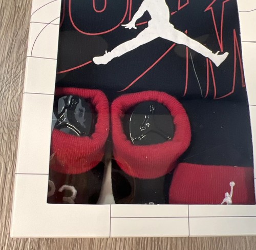 Nike Jordan Baby 3 Piece Set SS Bodysuit, Hat and Booties New In Box 0-6 Months - Picture 5 of 5