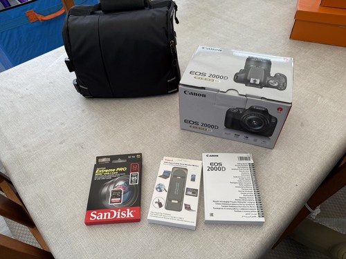 Canon Eos 2000D + EF-S 18-55mm Objektiv, neu, unbenutzt