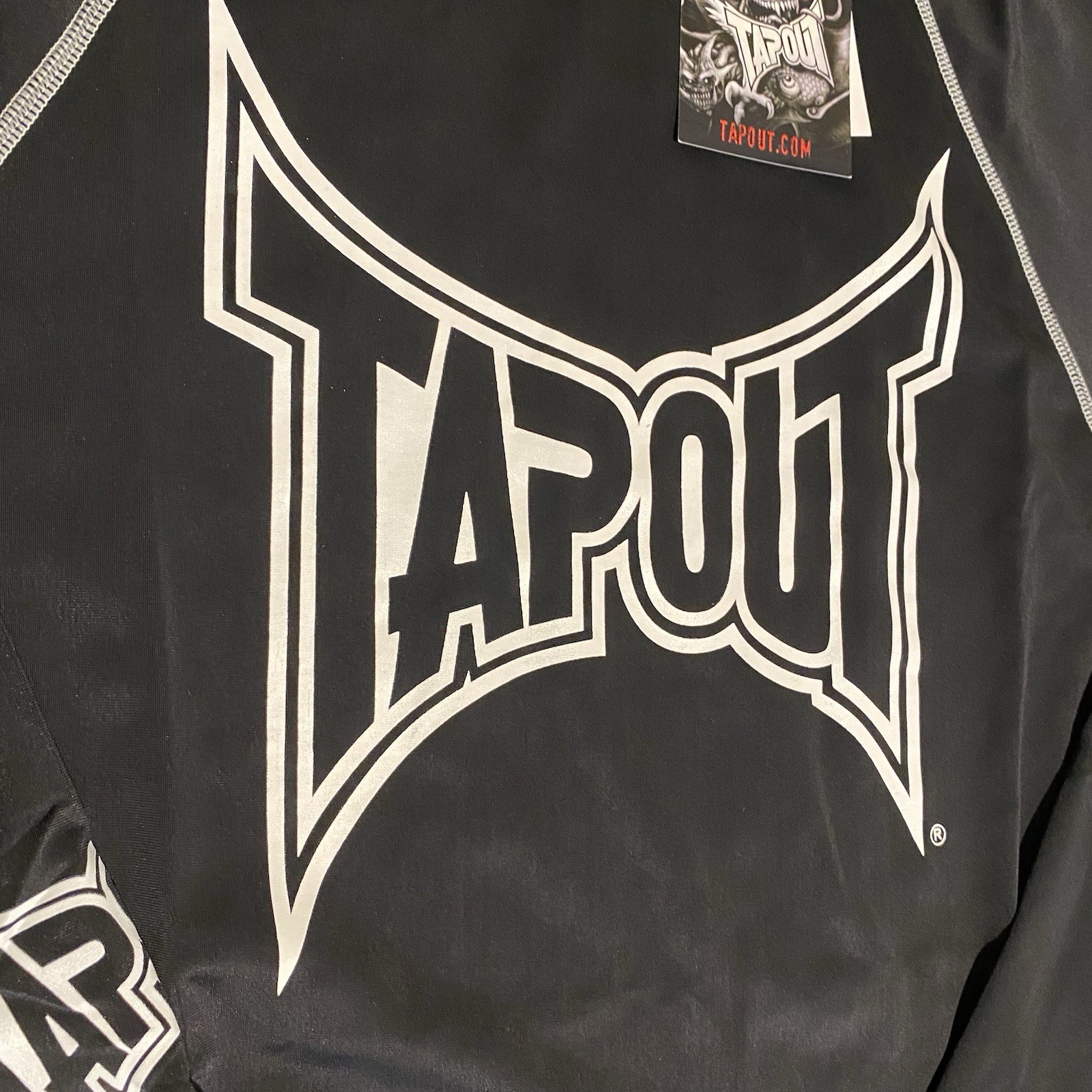 TAPOUT NWT Mens Rash Guard MMA Jiu Jitsu Long Sleeve Stretch Shirt Size L