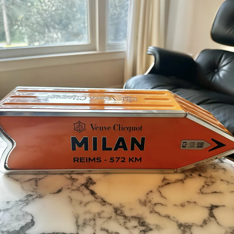 Veuve Clicquot Milan Caja de Metal de Estaño con Tapa Embalaje de Regalo Coleccionable Foto 3 de 4