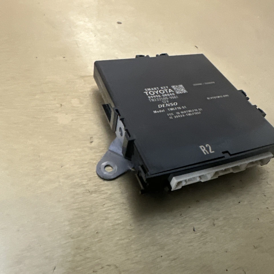 Módulo de control de entrada sin llave Toyota RAV4 2013-2020 FABRICANTE DE EQUIPOS ORIGINALES Foto 3 de 4