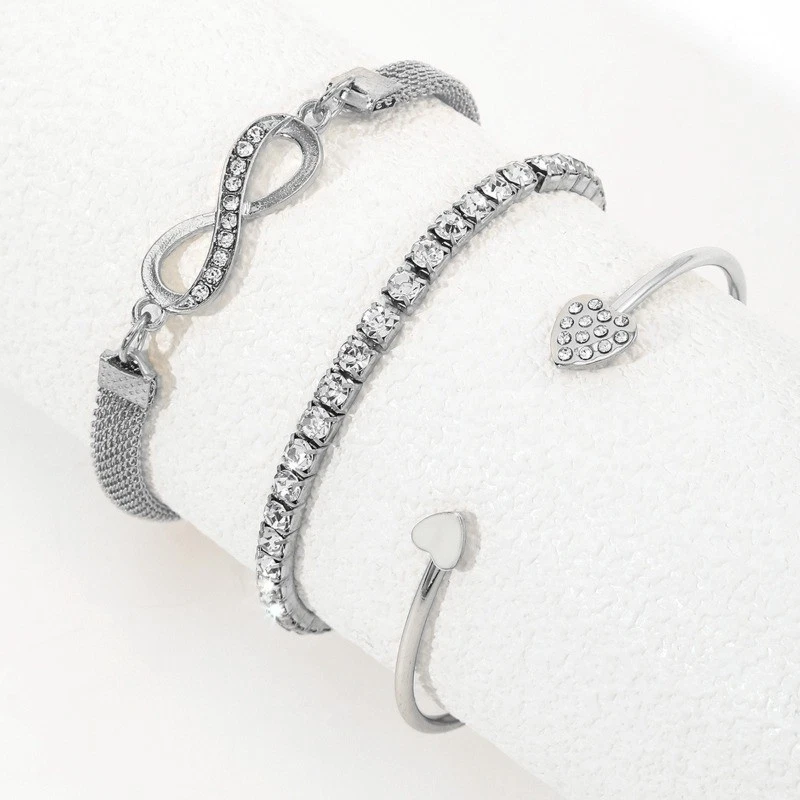 Conjunto de pulsera de corazón de moda para mujer con incrustaciones de aleación de diamantes de imitación Foto 2 de 4