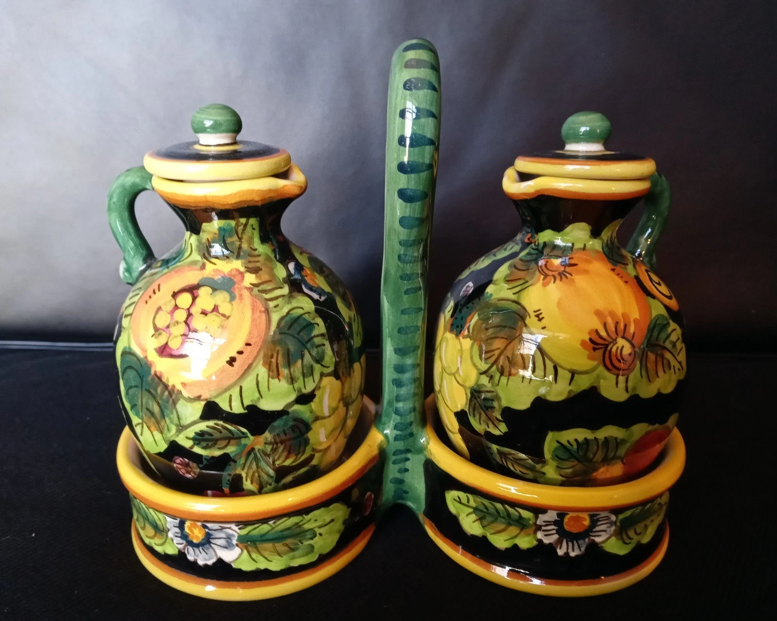 Deruta Italy 5 Pc. Oil & Vinegar Set. In Perfect Condition. Fruits Motif. Italy