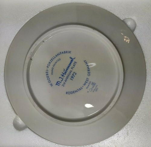 VINTAGE 1972 GOEBEL MJ HUMMEL ANNUAL COLLECTOR PLATE BAS RELIEF w/ ORIG BOX - Picture 2 of 5