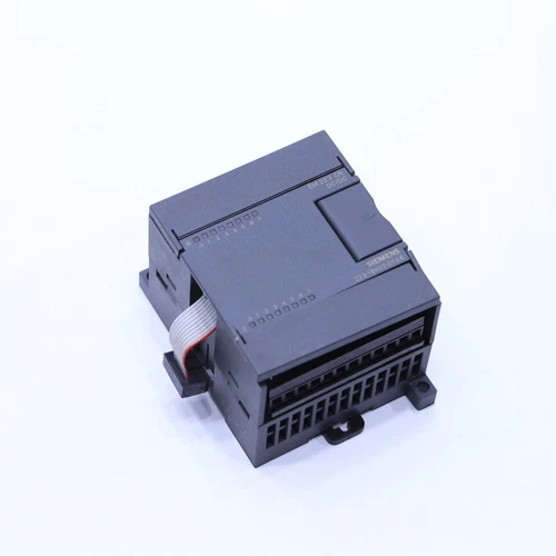 * SIEMENS 6ES7 223-1BH22-0XA8 I/O MODULE DIGITAL 8-INPUT 8-OUTPUT 24VDC