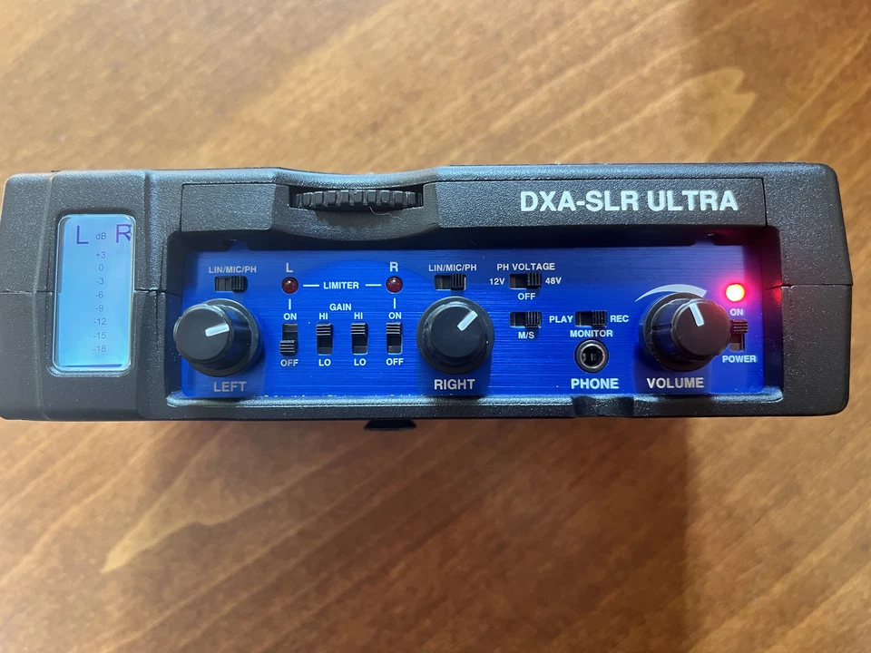 Adaptador Beachtek DXA-SLR PRO Audio XLR con Preamplificadores Incorporados V24 Foto 2 de 4
