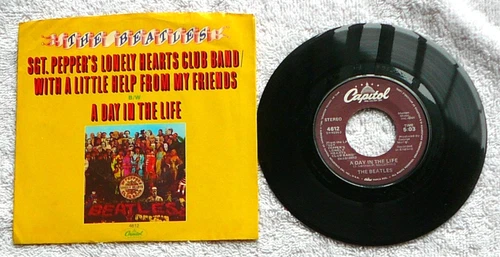 BEATLES Sgt Pepper'S 7" RECORD Never Played4612 W/ BONUS PROMO BUTTON SET