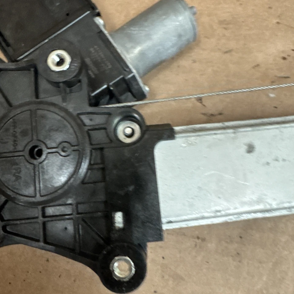 SUBARU IMPREZA FRONT RIGHT SIDE DOOR WINDOW REGULATOR MOTOR OEM 2017 - 2023 6525 - Image 4 of 4