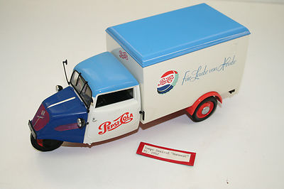 MODELLAUTO 1: 18: 1950 - 52 TEMPO HANSEAT, blau Pepsi-Werbung MINICHAMPS TOP A2