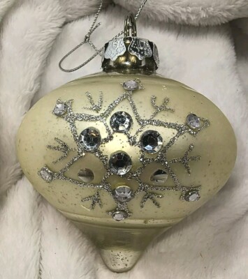 Vintage Christmas Old World Ornament Onion Shape Beige And Silver 3.5 Inches