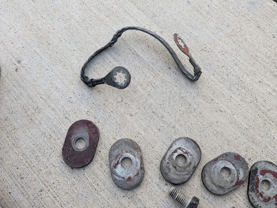 Juego de 2 bisagras de capó izquierdo derecho Jaguar Xk8 Xkr 1997-2006 Foto 3 de 4