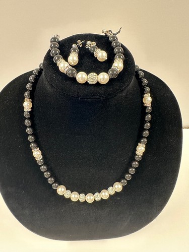 Handmade Swarovski Crystal Pearl 3 piece Jewelry set with crystal bead accents. - Picture 2 of 8