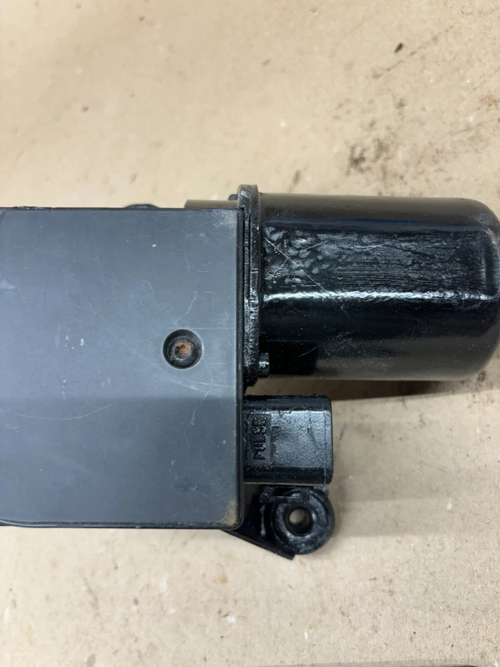 1988 1989 90 91 92 93 CHEVROLET GMC K1500 K2500 WINDSHIELD WIPER MOTOR USED GOOD - Image 4 of 4
