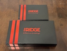 Estuche tipo billetera Ridge Hennessy Performance 22 fibra de carbono rayas rojas