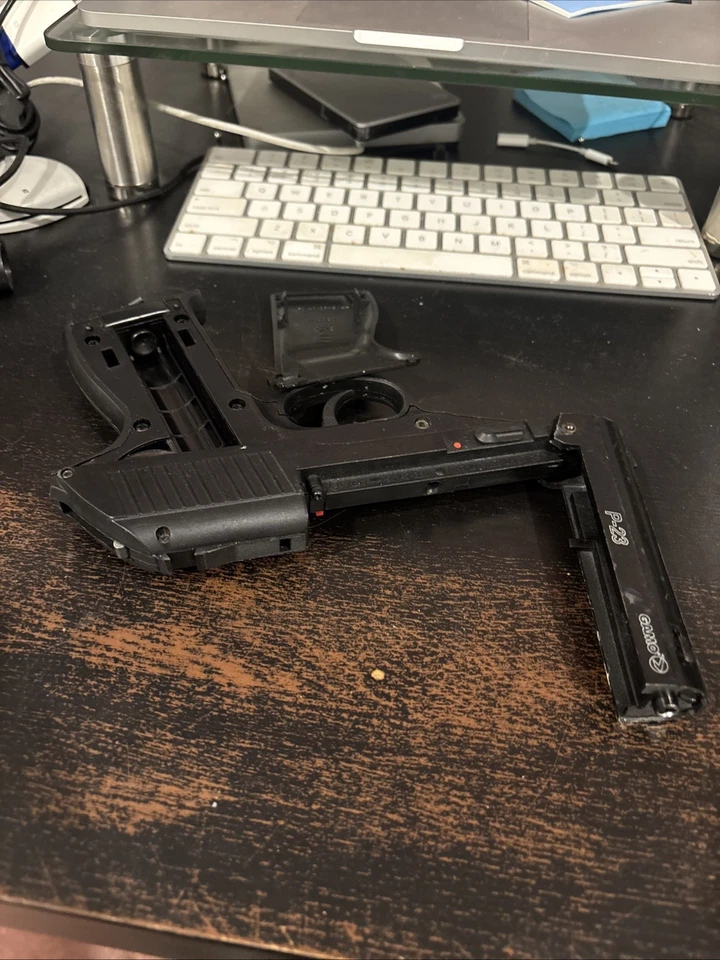 Gamo Model P-23 .177 Cal Co2 BB & Pellet Pistol - Image 4 of 4