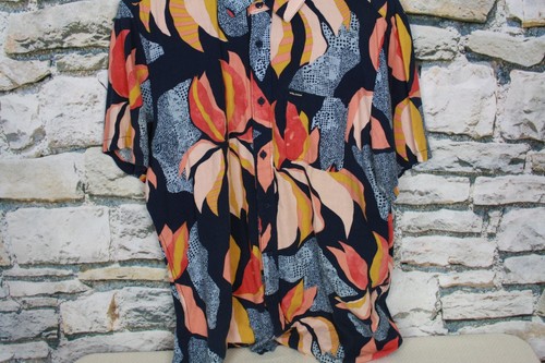 VOLCOM Hawaiian Shirt Modern Fit Bold Geo Floral Pattern Cotton Viscose Large - Picture 5 of 9
