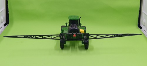 ERTL John Deere 4710 selbstfahrende Druckgussspritze im Maßstab 1/64 Artikel #786731 - Bild 9 von 11