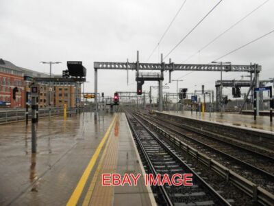 FOTO WEST END OF READING BAHNHOF 2020