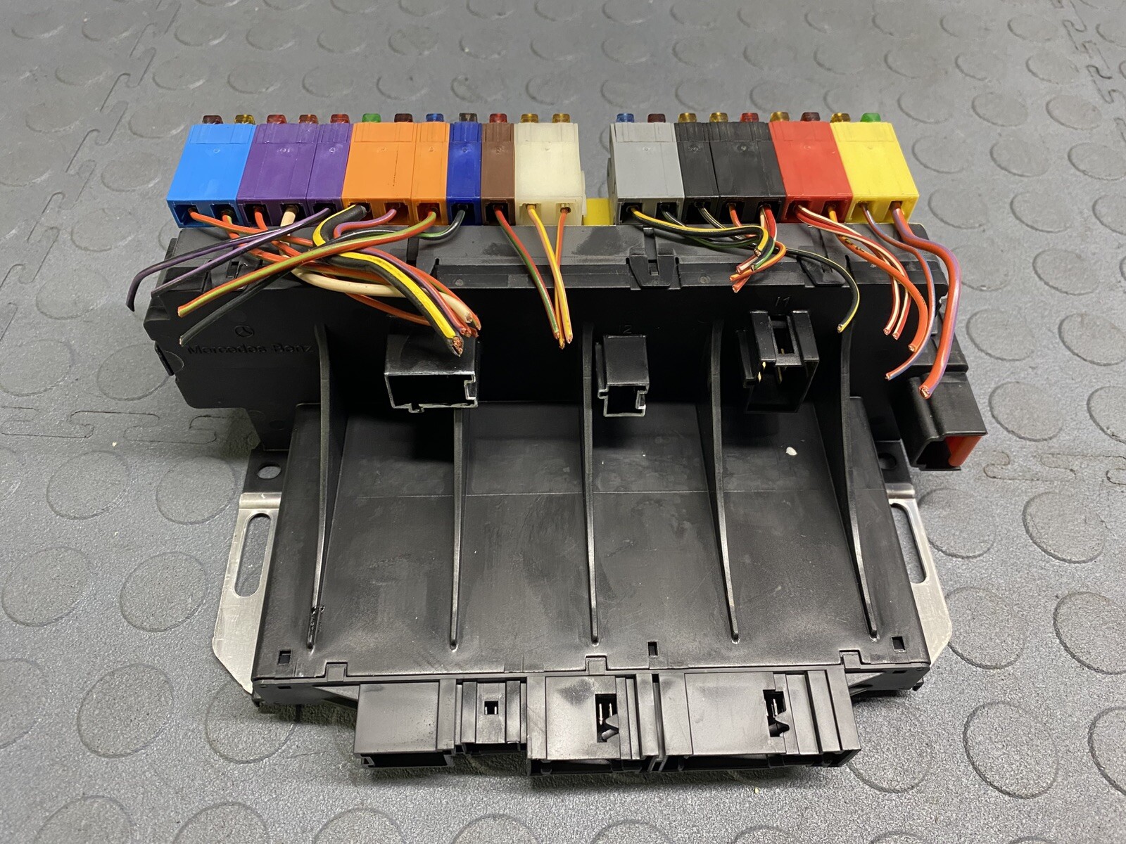 03-12 Mercedes R230 SL500 SL550 Front Left SAM Fuse Box 2305451932