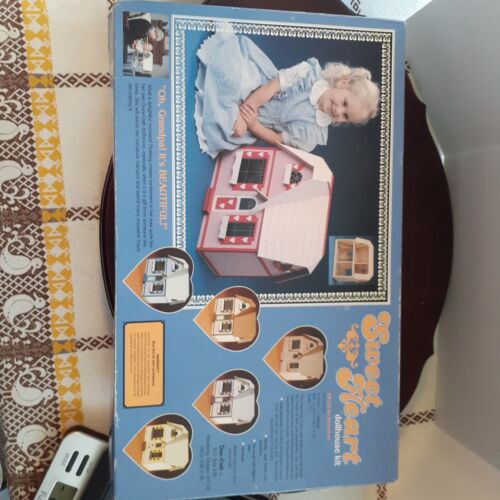 Vintage Dura Craft SW125 The Sweet Heart Tudor Style Doll House Kit New - Picture 1 of 6