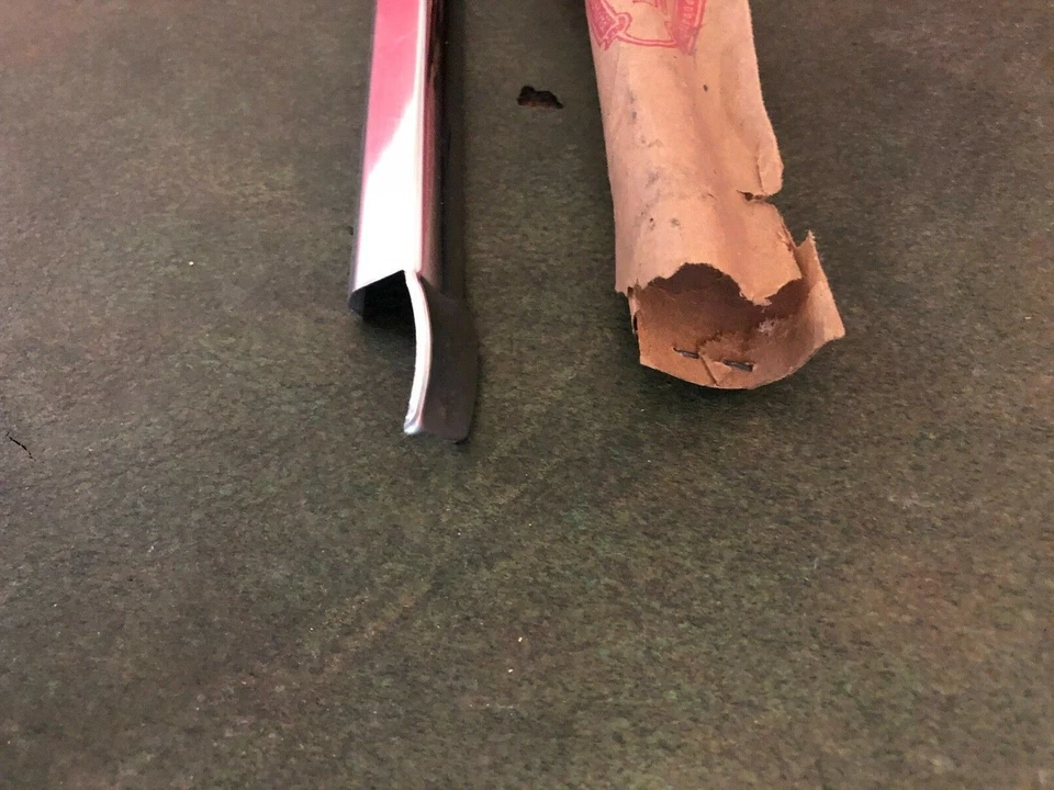 1960 1961 PLYMOUTH VALIANT RH QUARTER WINDOW FRONT TRIM NOS MOPAR 819  - Image 2 of 4