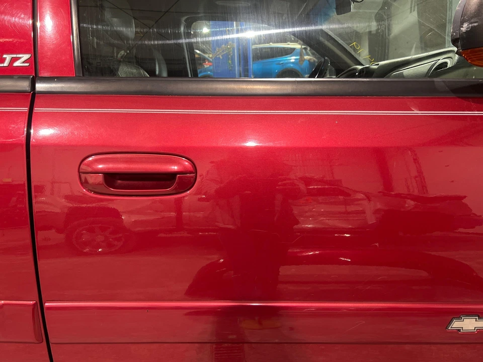 2002-2004 Chevy Trailblazer Passenger RH Front Red-86U Power Door Shell Foto 3 de 4